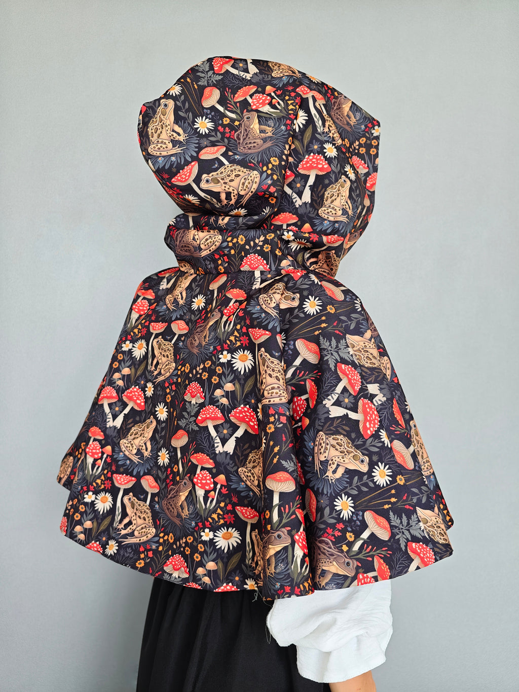 Mushroom & Frog Capelet