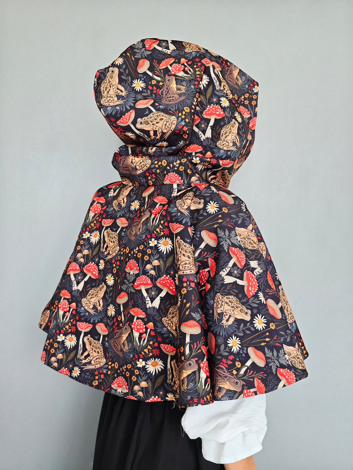 Mushroom & Frog Capelet